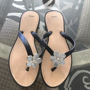 Flat sandals